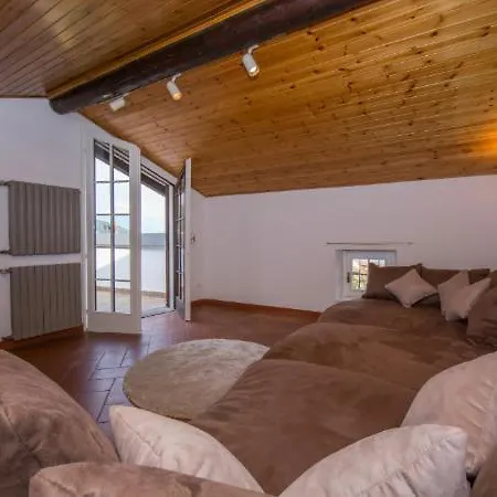 Sleeps 7 Hébergement de vacances Acquaseria