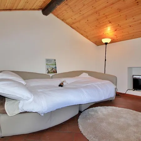 Hébergement de vacances Sleeps 7 Acquaseria