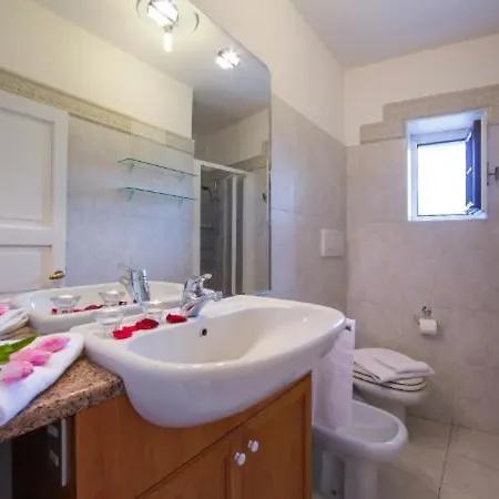 Sleeps 7 * Acquaseria