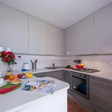Sleeps 7 *